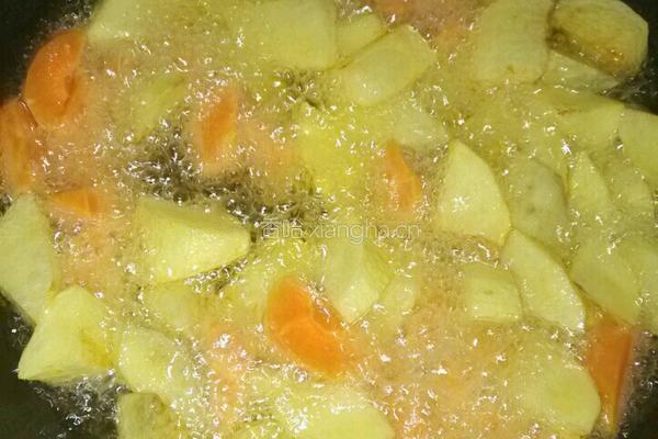 咖喱土豆鸡肉饭的做法图解3