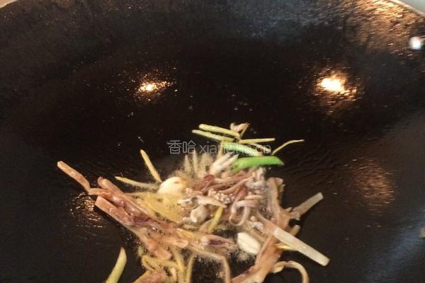 鱿鱼炒丝瓜的做法图解5