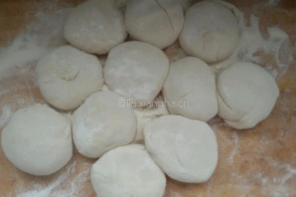 豇豆发面饺。的做法图解3