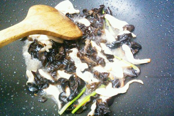 榨菜丝炒鸡胸脯肉的做法图解8