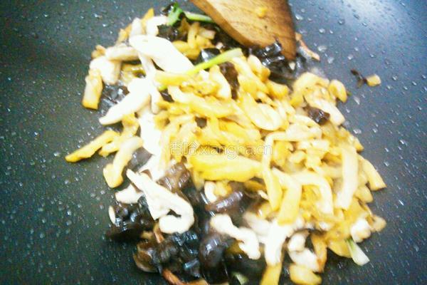 榨菜丝炒鸡胸脯肉的做法图解9