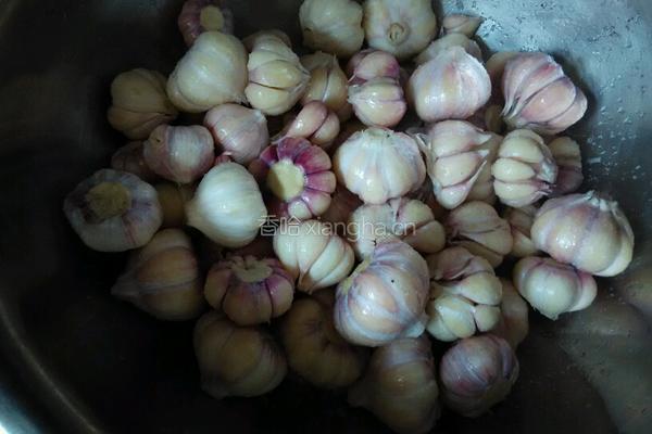 腌糖蒜的做法图解1