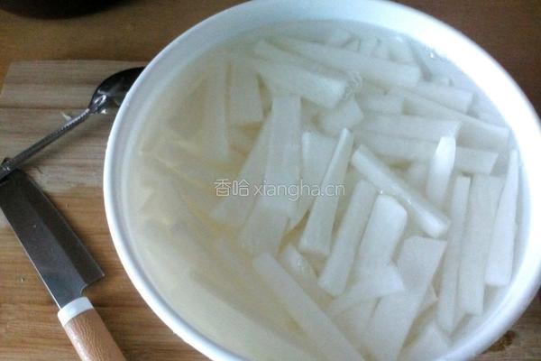 自制酸萝卜（宿舍必备）的做法图解2