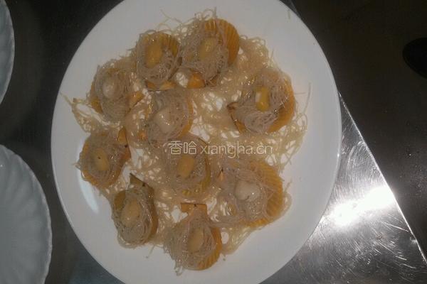 蒜茸粉丝蒸扇贝的做法图解2