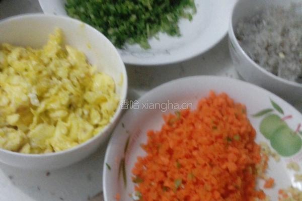 菜包子(芹菜.鸡蛋,豆角粉条)的做法图解3