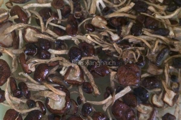 茶树菇筒骨汤的做法图解2