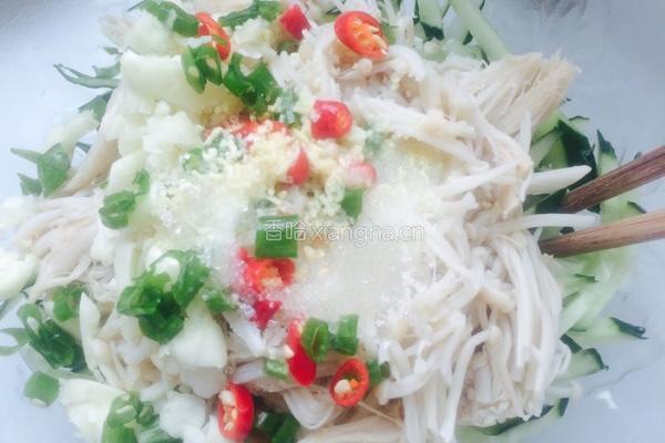 金针菇拌黄瓜丝的做法图解4