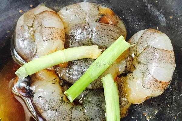 虾仁卷饼的做法图解2