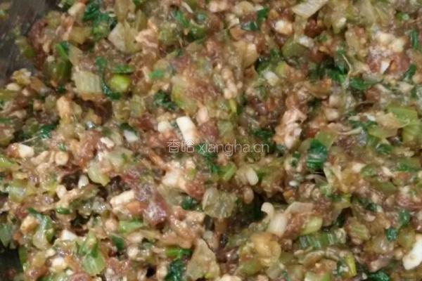 芹菜牛肉包子。的做法图解2