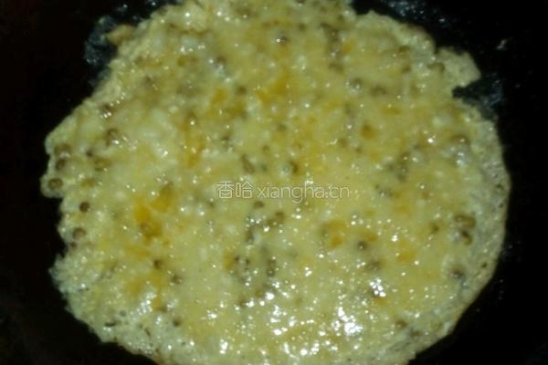 绿豆蛋饼的做法图解1