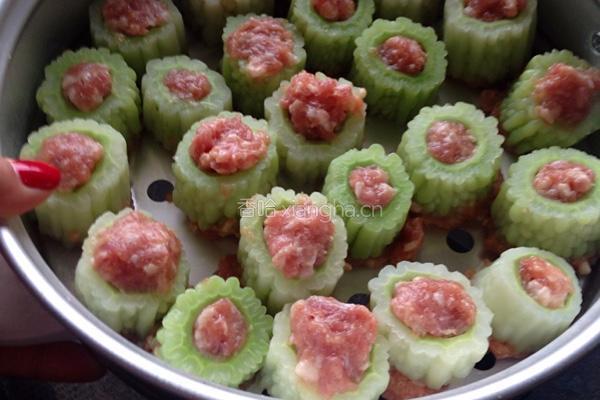苦瓜蒸肉丸子的做法图解1