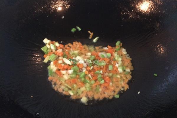 泡菜牛肉粒炒饭的做法图解3