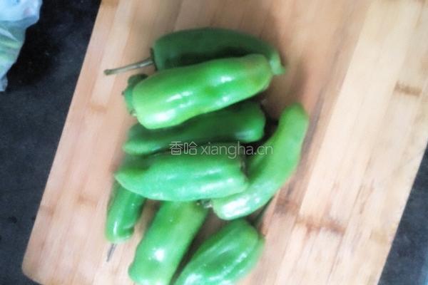 虎皮青椒的做法图解1