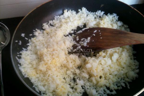 咖喱鲜鱿蛋炒饭的做法图解5