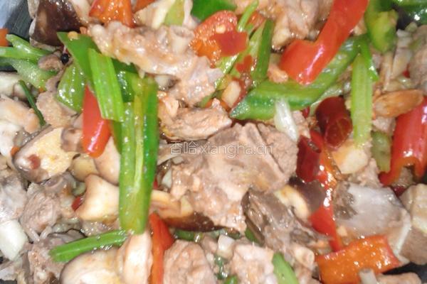香菇焖鸭肉的做法图解1