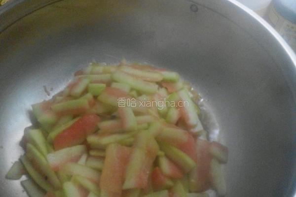 爆炒西瓜皮的做法图解2