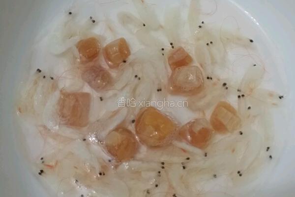 干煸虾皮炒卷心菜的做法图解2