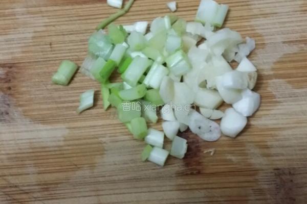干煸虾皮炒卷心菜的做法图解4