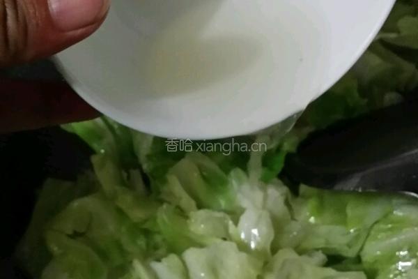 干煸虾皮炒卷心菜的做法图解7