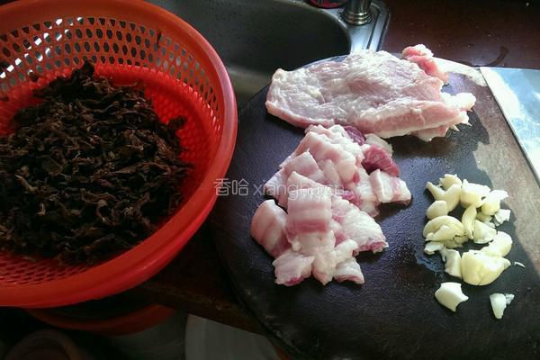 五花肉煮菜干的做法图解1