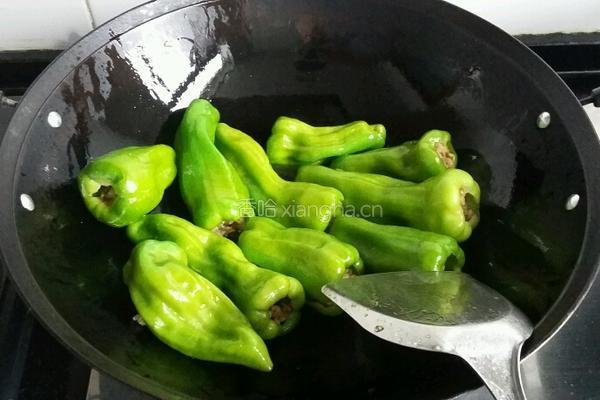 虎皮肉末青椒的做法图解4