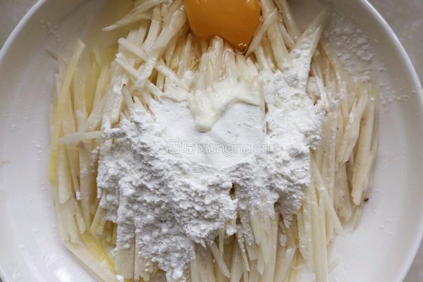 土豆丝蛋饼的做法图解2