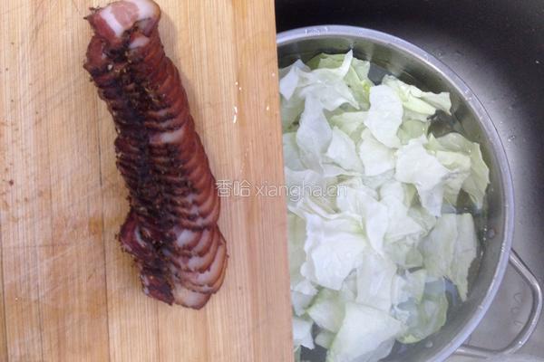 腌肉包菜的做法图解1