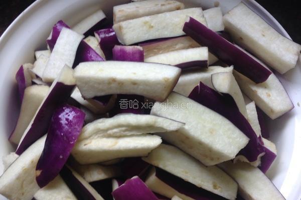 酱烧茄子的做法图解1