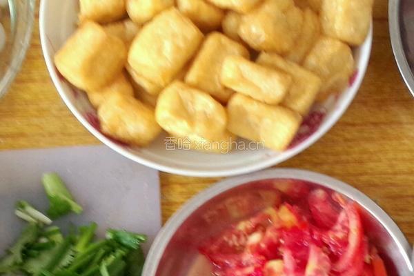 番茄煨豆腐炸的做法图解1