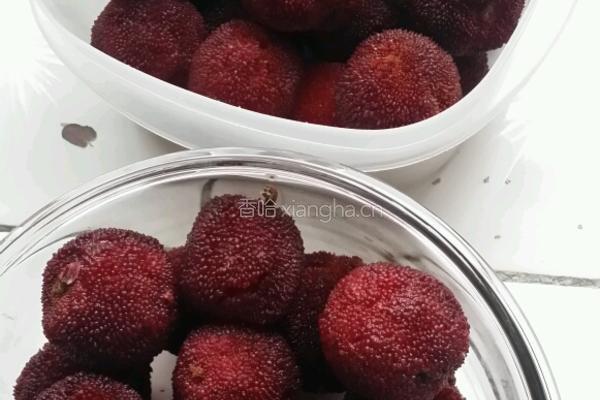 杨梅果酱的做法图解1