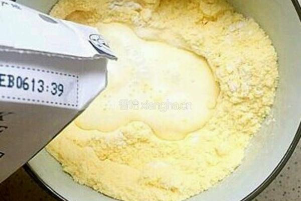奶香玉米饼的做法图解2