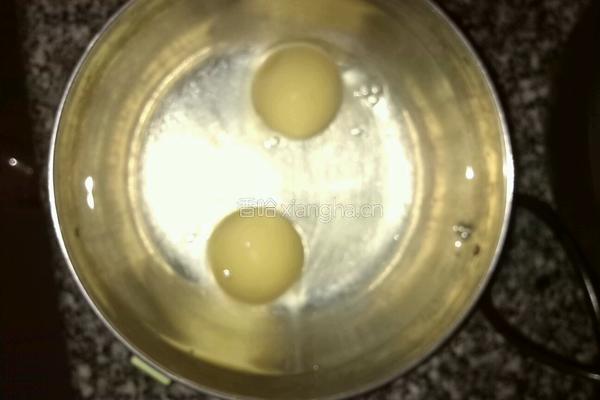 电饭锅鸡蛋煎饼的做法图解1