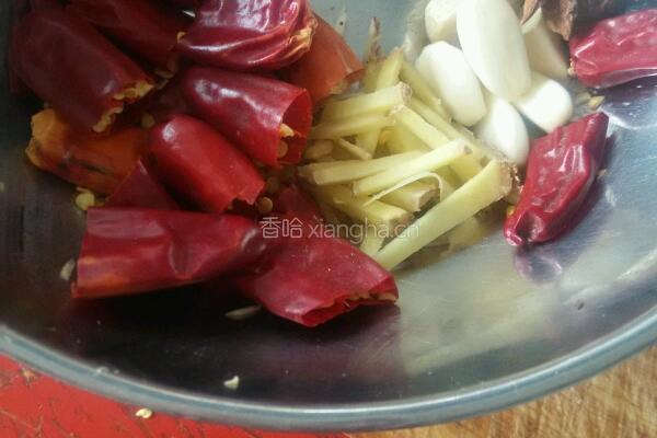 排骨烧白萝卜的做法图解1