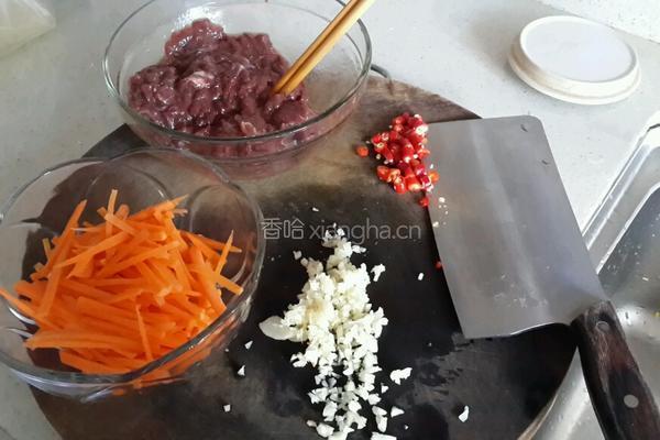 牛肉炒米粉的做法图解2
