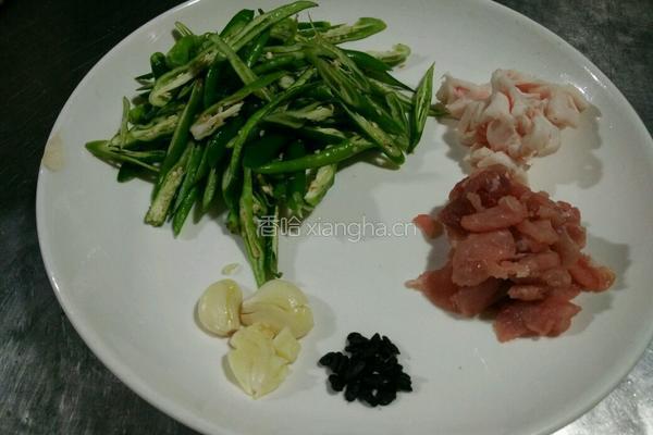 农家小炒肉的做法图解1
