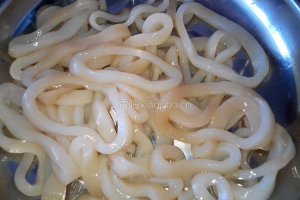 酥香鱿鱼圈的做法图解3