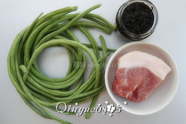 肉丁炒豇豆的做法图解1