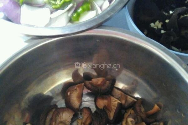 干锅香菇鸡的做法图解2