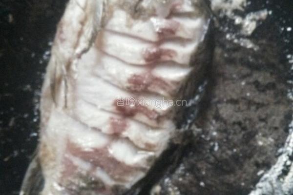 鲫鱼豆腐汤的做法图解1