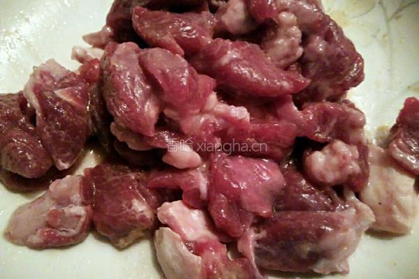 泡椒牛肉的做法图解1