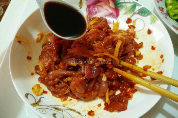 青椒炒肉丝的做法图解2