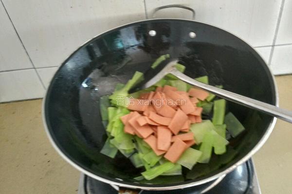莴笋片炒火腿（求关注）的做法图解4