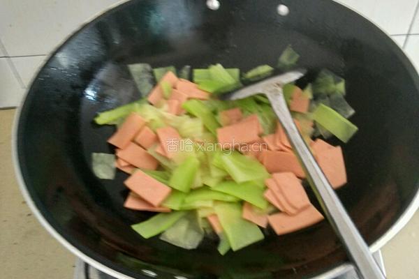 莴笋片炒火腿（求关注）的做法图解5