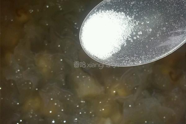 银耳莲子羹的做法图解6