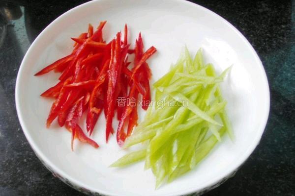 松子双椒鸡丝的做法图解3