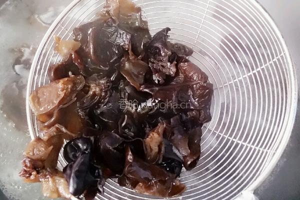 木耳炒鸡蛋的做法图解2