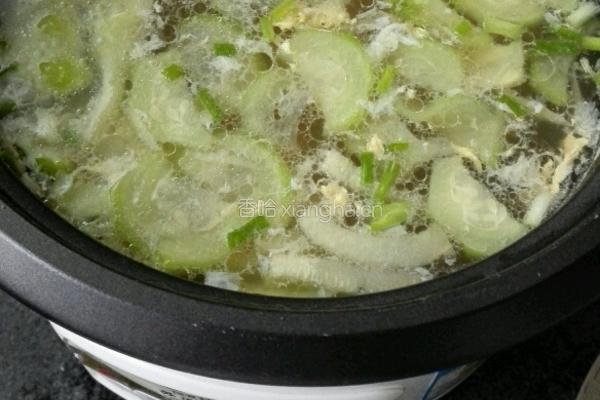 丝瓜鸡蛋瘦肉汤的做法图解3