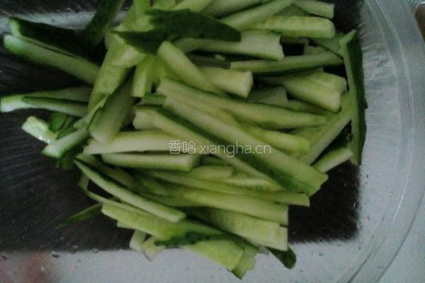 蕨根粉拌黄瓜的做法图解3