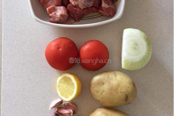 番茄土豆炖牛肉的做法图解1