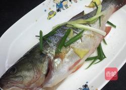 清蒸鲈鱼的做法图解1